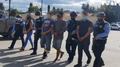 Los ahora detenidos tienen 19, 21, 24, y 44 años.