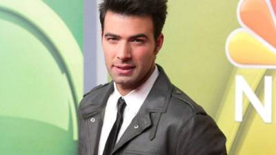 27 años tiene JenCarlos quien nació el 21 de abril de 1988.Tiene tres hermanos llamados Erick, Annette y Jason Canela.