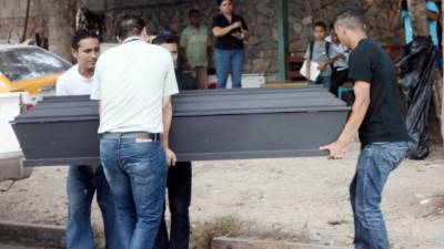 Dolientes reclamaron el cuerpo de José Antonio Ordóñez en Medicina Forense.