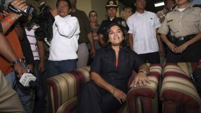 La ex primera dama autorizó a su secretario privado a recibir el cheque, según la denuncia.