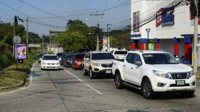 La obra de cuatro carriles abarcará desde el cruce de la 13 avenida con el bulevar Las Torres a un costado de la morgue judicial, en dirección al bulevar Roberto Micheletti, pasará por Villas del Sol, la Mount View Academy, Alianza Francesa y la entrada a la colonia Country, llegando hasta el bulevar José Peraza, adonde se encuentra la Torre Banpaís. Fotos: Amílcar Izaguirre