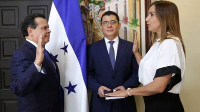 Nelly Karina Jerez Caballero al momento de la juramentación.