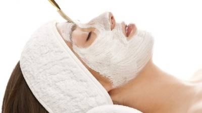 Algunas frutas son ideales para hidratar la piel debido a su alto contenido de agua.