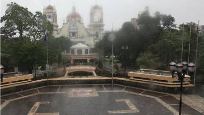 El Servicio Meteorológico Nacional monitorea el desplazamiento de un nuevo frente frío que podría arribar al territorio nacional.