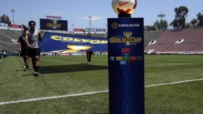 Carlo Costly junto a Walter Pery Martinez de la seleccion de Honduras celebran la anotacion del gol - Junio 2009