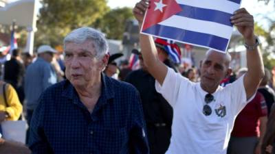 (FILES) In this file photo taken on December 20, 2014, Luis Posada Carriles (L), a former CIA agent who is accused of terrorist attacks against Cuba, joins other people opposed to U.S. President Barack Obama's announcement earlier in the week of a change to the United States Cuba policy at Jose Marti park in Miami, Florida. Cuban-born anti-Castro militant Posada Carriles died on May 23, 2018 in Miami at the age of 90. / AFP PHOTO / GETTY IMAGES NORTH AMERICA / JOE RAEDLE