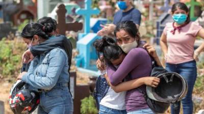 Decenas de personas han muerto de neumonía en los últimos días en Nicaragua y las autoridades han ordenado su entierro inmediato./AFP.