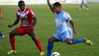 Real Sociedad y Deportes Savio juegan en Tocoa.