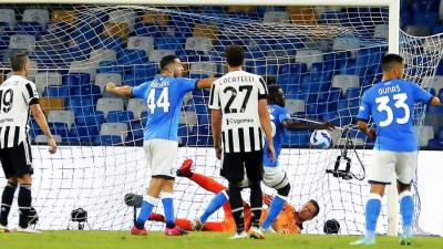 Juventus sufrió una dolorosa remontada en casa del Napoli.