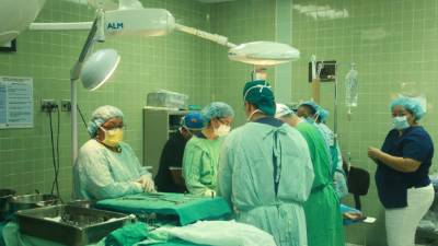 Hace falta personal técnico en anestesia e instrumentistas.
