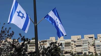 Fotografía muestra a las banderas de Honduras e Israel en la embajada hondureña en Jerusalén.