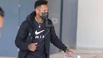 Romell Quioto en el momento que llegó al Aeropuerto Palmerola.