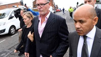 (FILES) In this file photo taken on September 19, 2016 former England footballer Paul Gascoigne (C) leaves Dudley Magistartes Court in Dudley, central England. - A British jury on Thursday, October 17, 2019, cleared former England footballer Paul Gascoigne of sexual assault after he kissed a fellow train passenger. (Photo by PAUL ELLIS / AFP)