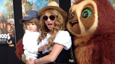 Paulina Rubio y su hijo Andrea Nicolás.