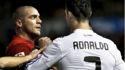 Pandiani y Cristiano durante un Osasuna-Real Madrid.