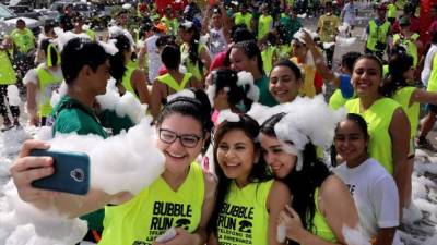 El año pasado centenares de divirtieron durante la caminata.