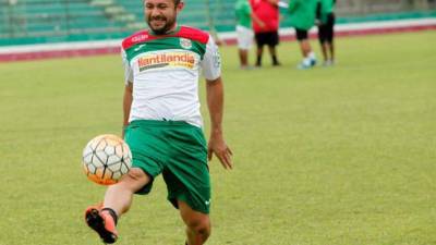 El volante de contención ha estado entrenando con los verdes durante dos semanas.