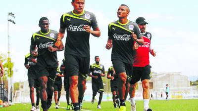 Los jugadores olimpistas se preparan para medirse a Platense.
