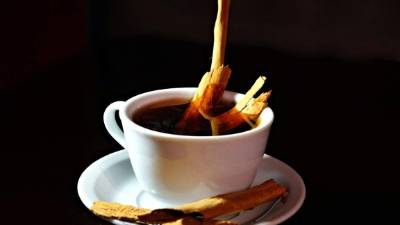 La canela es utilizada en medicinas y alimentos.