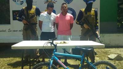 Dos supuestos extorsionadores capturados en San Pedro Sula.