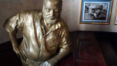 Estatua de Ernest Hemingway en el restaurante Floridita de La Habana. EFE/Archivo.
