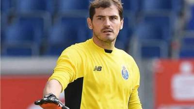 Casillas cumplió 900 partidos como profesional .