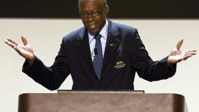 Jack Warner para quedar en libertad debe pagar una fianza de 2,5 millones de dólares.