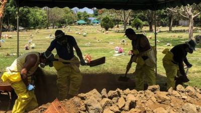 Al menos 246 trabajadores de la salud han sido contagiados con COVID-19, de acuerdo con el informe. Foto: AFP