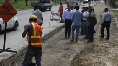 El alcalde Armando Calidonio supervisó los trabajos en el bulevar del este. Foto: Guilmor García.