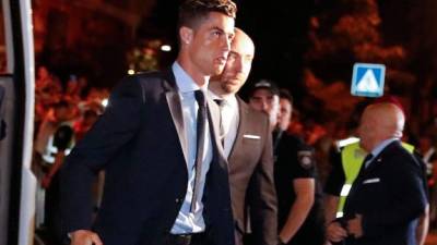 Cristiano Ronaldo fue muy aclamado al arribo del Real Madrid al hotel en Kiev. Foto RealMadrid.com