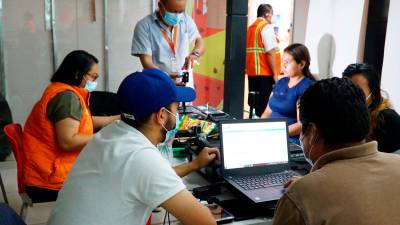 Proceso. El personal del proyecto Identifícate continúa con el proceso de enrolamiento a los ciudadanos. Foto: Amílcar Izaguirre..