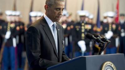 Obama pasó revista ayer a las fuerzas armadas de EUA. AFP.