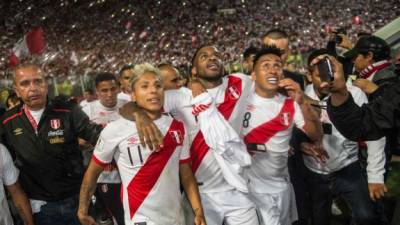 Perú vuelve a un Mundial después de 36 años al vencer 2-0 a Nueva Zelanda