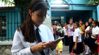 Miles de escolares ahora cuentan con acceso a internet y las autoridades buscan aprovechar este recurso.