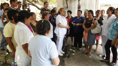 Un grupo de enfermeras auxiliares se solidarizó con los empleados de mantenimiento.