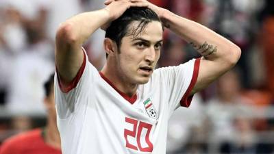Sardar Azmoun anunció que no volverá a vestir los colores de su país, a pesar de su corta edad. Foto AFP