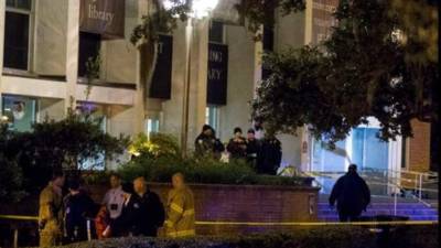 La policía reaccionó inmediatamente ante la llamada de auxilio de las autoridades universitarias.