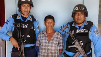 Sospechoso detenido por autoridades de la Policía Nacional.