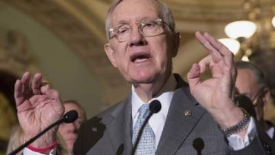 El demócrata Harry Reid promueve la ley.