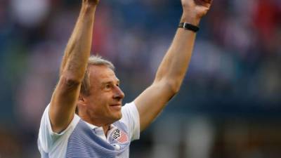 Jürgen Klinsmann celebrando la victoria y clasificación de Estados Unidos. Foto AFP