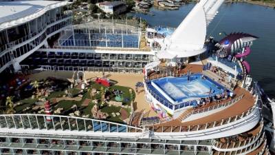 Más de L16 millones dejó el Symphony of the Seas en Roatán