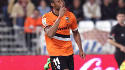 Seydou Keita celebrando su gol contra el Almería.