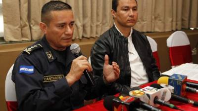 Elvis Cantarero, director de Tránsito, y Ebal Díaz, del IP, dieron a conocer la determinación de no renovar el permiso para circular sin placas.