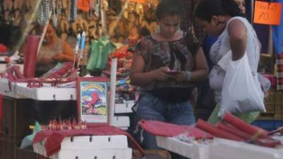 Los vendedores de explosivos hacen de las suyas. Fotos: Neptalí. Romero y Amílcar Izaguirre.