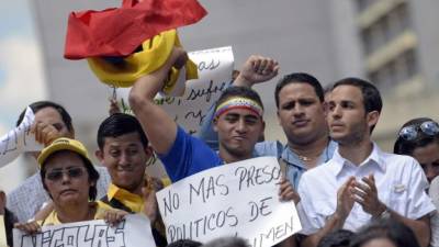 La oposición venezolana salió a las calles para exigir al Gobierno de Maduro la liberación de los presos políticos.