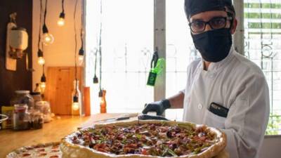 Andrés Elvir ha cautivado a muchos hondureños, durante la cuarentena, con el delicioso sabor de sus pizzas.