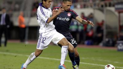 TORONTO, ON - SEPTEMBER 02: Andy Najar #17 of Honduras dribbles the ball as Atiba Hutchinson #13 and Alphonso Davies #19 of Canada defend during a 2022 World Cup Qualifying match at BMO Field on September 2, 2021 in Toronto, Ontario, Canada. Vaughn Ridley/Getty Images/AFP (Photo by Vaughn Ridley / GETTY IMAGES NORTH AMERICA / Getty Images via AFP)