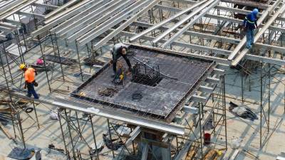 El sector construcción generaría más puestos de trabajo de llevarse a cabo más inversiones privadas en el país.