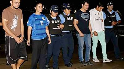 Olga López, Carlos Alvarenga, James O’Connor, José Zamora y Elías Chaín son los cinco jóvenes implicados en la muerte de Carlos Collier. El cuerpo de la víctima fue encontrado el 11 octubre 2017 en un sector de la colonia Loarque. Según las autoridades presentaba dos disparos. En su momento los detenidos, amigos de Collier, relataron que él solo se disparó con el arma que portaba.