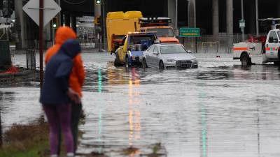 La Bahía de San Francisco se prepara para el impacto de una tormenta que amenaza con provocar severas inundaciones en la región.